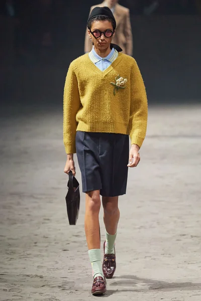 Look 17